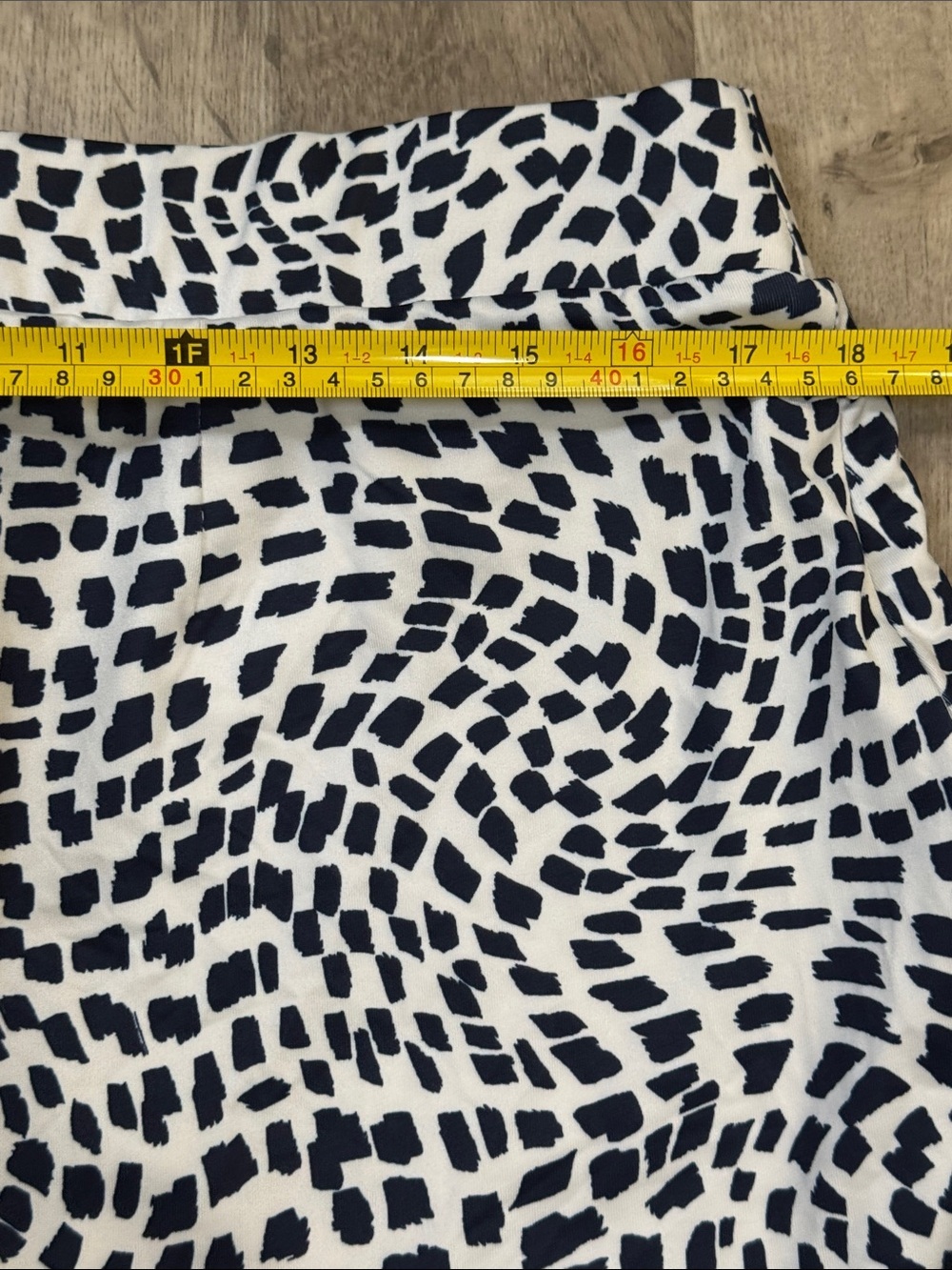 Chico's Black and White Abstract Print Mini Skirt size Chicos 2 or 12 - Picture 5 of 10